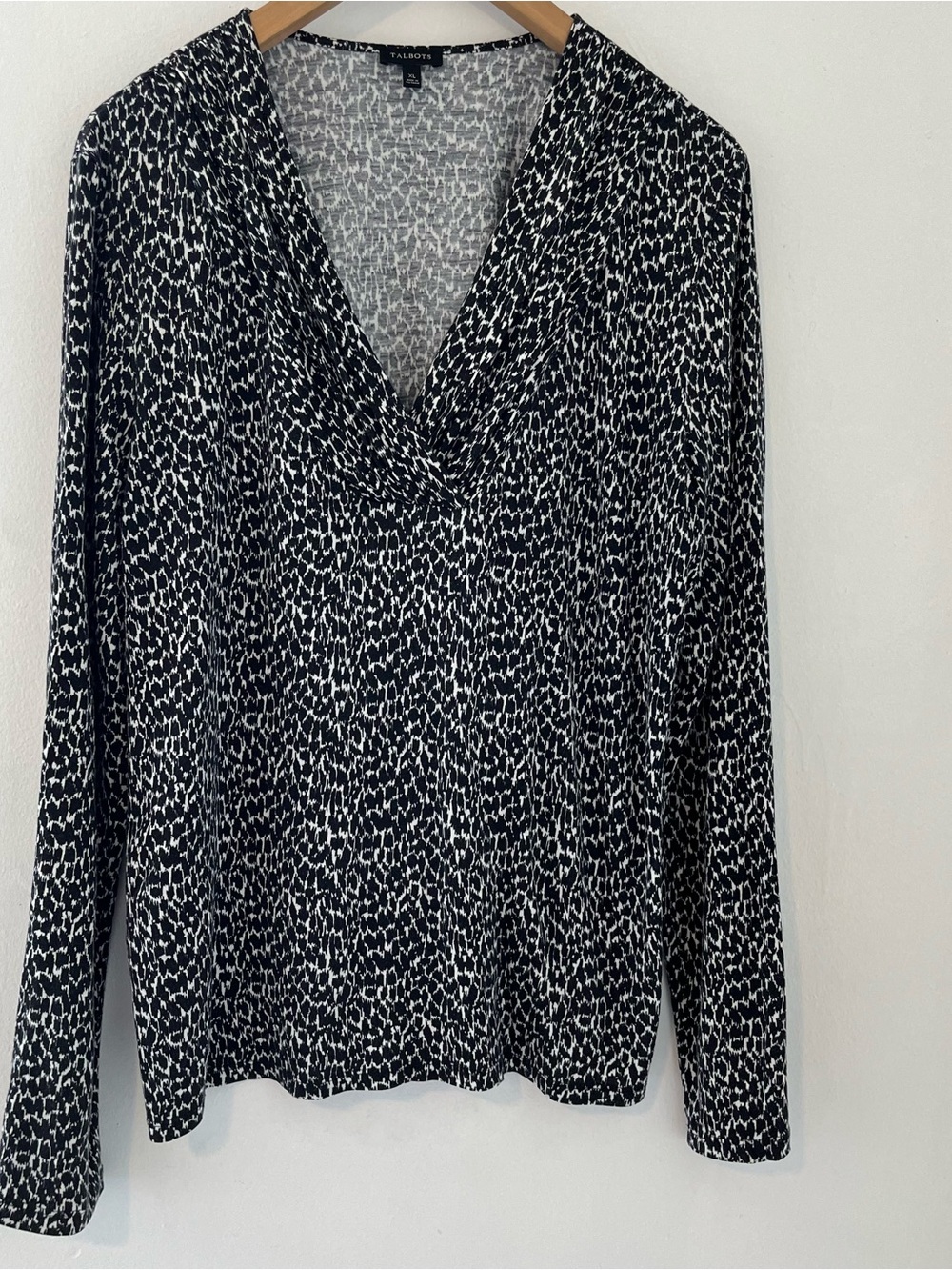 Talbots Black & White Printed V-Neck Long Sleeve Top